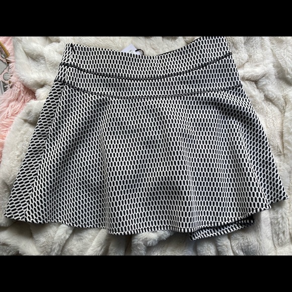 🚫SOLD🚫 Derek Lam 10 Crosby B&W Asymmetric Mini Skirt NWT - Picture 3 of 6